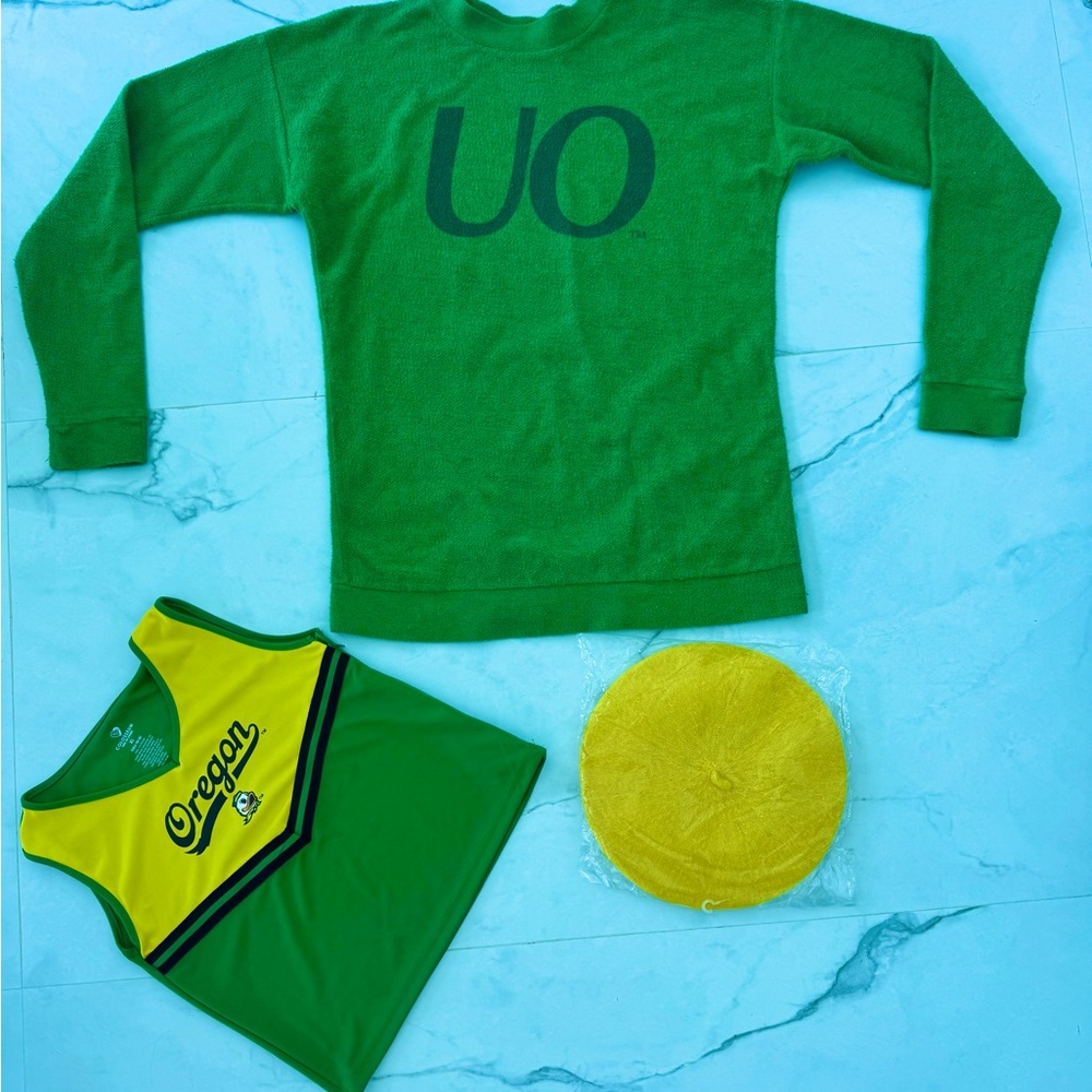 Sweatshirt, Cropped top with bonus French Beret.
